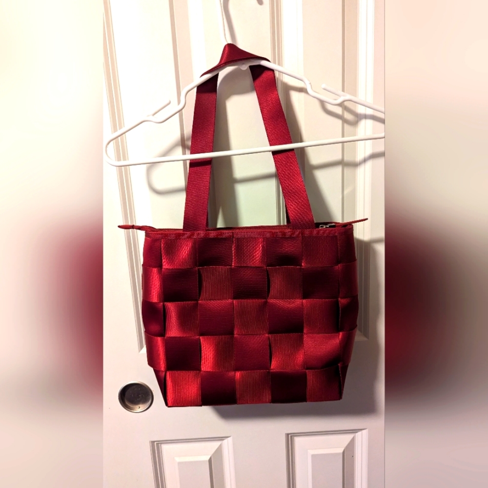 Seatbelt purse